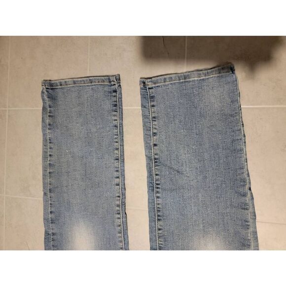 Levi Strauss Signature Women's Blue High-rise Curvy Straight Zip-fly Denim Jeans - Picture 3 of 9